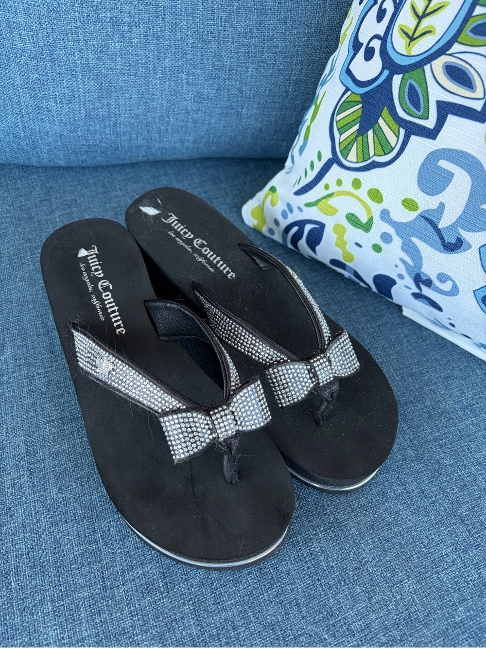 Juicy Couture Rhinestone Bow Platform Flip Flops | NWOB | Women’s Size 6
